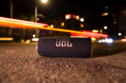 澎湃音浪 燃动狂欢派对 JBL FLIP6 音乐万花筒六代便携式蓝牙音箱