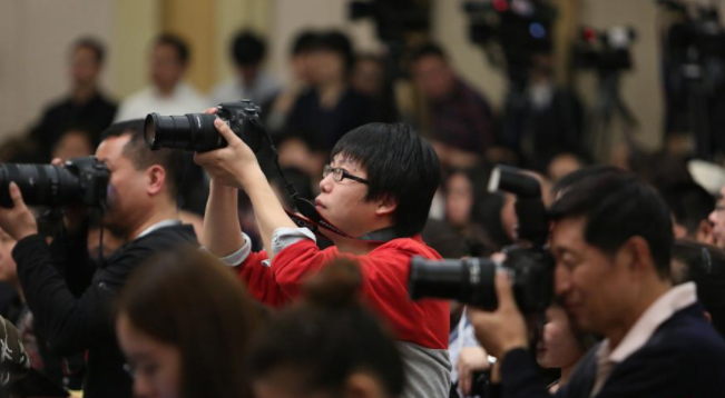 疫情期间不能回家，泰国会被列入黑名单吗？这种翻转屏幕的“紧急通告”真的